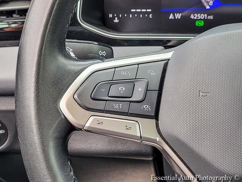 Used 2025 Volkswagen Jetta SE FWD image 14