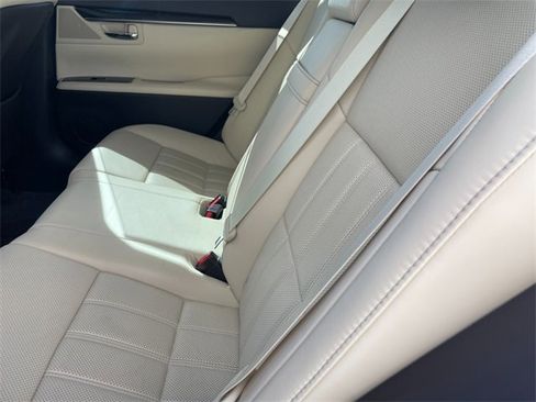 Used 2016 Lexus ES 350 w/ Ultra Luxury Package image 5