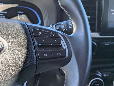 Used 2025 Hyundai Venue SEL image 19