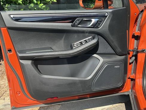 Used 2022 Porsche Macan image 25