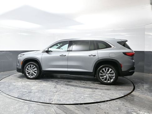 Used 2025 Buick Enclave Preferred w/ Power Package image 11