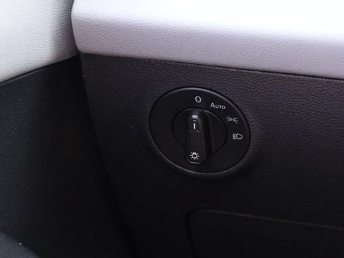 Certified 2023 Volkswagen Taos SE AWD/4WD image 18