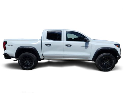 Used 2025 Chevrolet Colorado Trail Boss AWD/4WD image 2