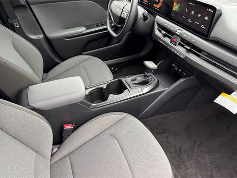 New 2025 Kia K4 LX image 17