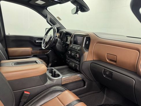 Used 2019 Chevrolet Silverado 1500 High Country w/ Technology Package AWD/4WD image 26