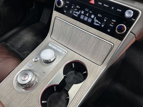 Certified 2025 Genesis GV80 3.5T Prestige AWD/4WD image 21