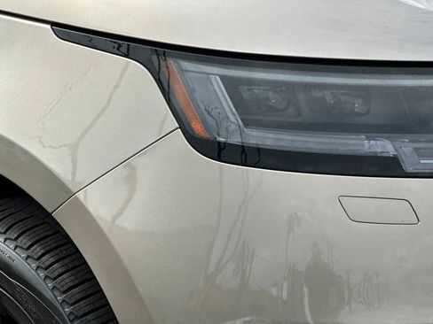 New 2026 Land Rover Range Rover SE image 12