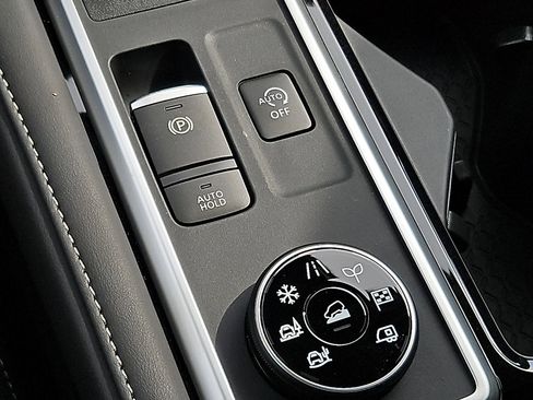 New 2026 Nissan Pathfinder SV image 18