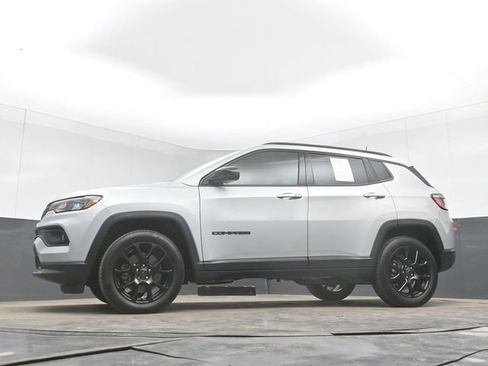 Used 2025 Jeep Compass Latitude w/ Altitude Special Edition AWD/4WD image 41