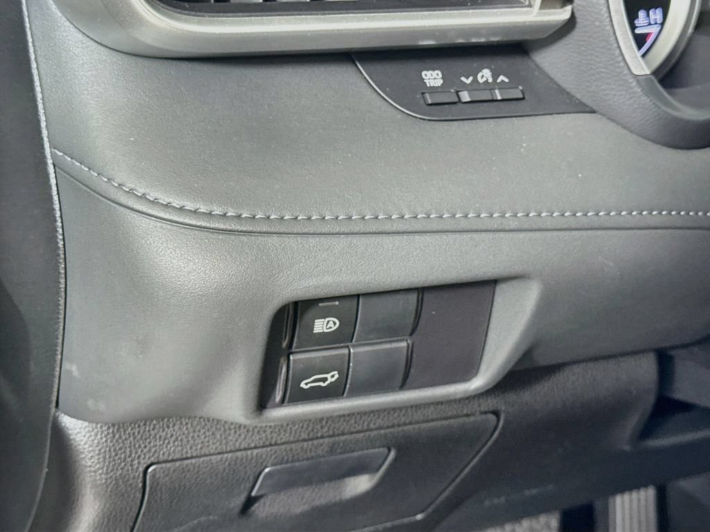 Certified 2023 Toyota Highlander XLE AWD/4WD image 11