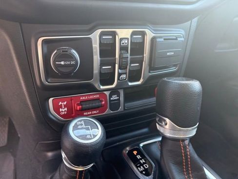 Certified 2023 Jeep Gladiator Mojave w/ Cold Weather Group image 25