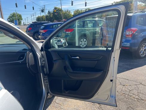 Used 2017 Chevrolet Traverse LT image 43