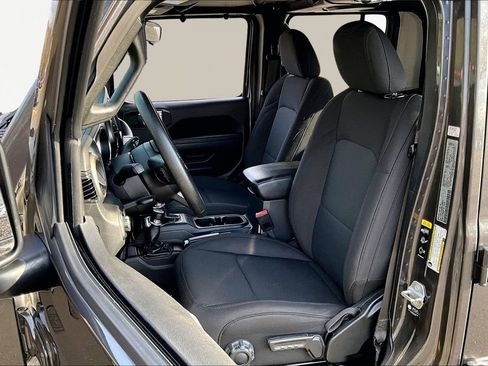 Used 2022 Jeep Gladiator Sport image 15