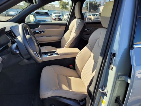 Certified 2025 Volvo XC90 T8 Plus image 24