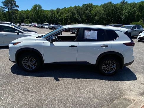 Used 2025 Nissan Rogue S AWD/4WD image 4