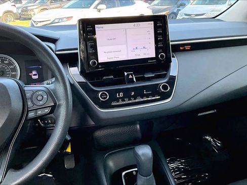 Used 2021 Toyota Corolla LE image 6