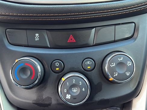 Used 2022 Chevrolet Trax LT w/ Sport Edition image 19