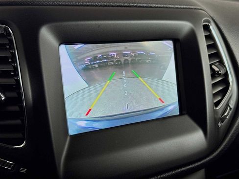 Used 2018 Jeep Compass Latitude w/ Popular Equipment Group image 15