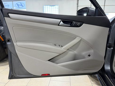 Used 2015 Volkswagen Passat TDI SE FWD image 26