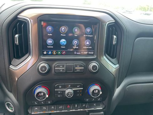 Used 2022 Chevrolet Silverado 1500 High Country w/ Technology Package AWD/4WD image 11