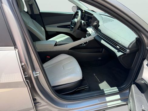 Used 2023 Hyundai Elantra Limited FWD image 17