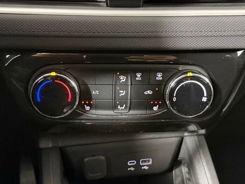 Used 2024 Chevrolet TrailBlazer LT w/ LT Cold Weather Package image 16