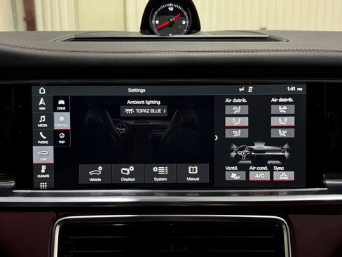 Used 2018 Porsche Panamera image 24