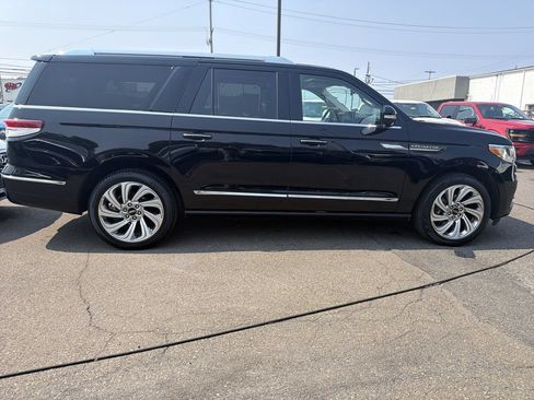 Certified 2024 Lincoln Navigator L Reserve AWD/4WD image 5