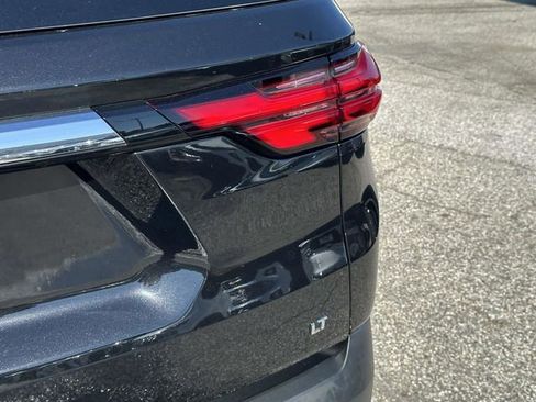 Used 2023 Chevrolet Traverse LT image 27