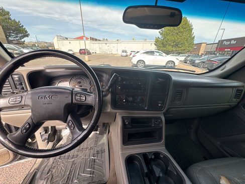 Used 2005 GMC Sierra 2500 SLT w/ Heavy-Duty Power Package image 11