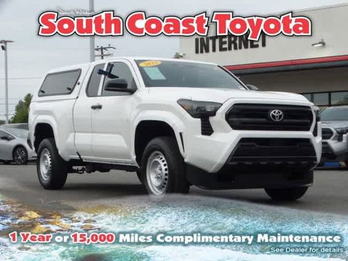 Used 2025 Toyota Tacoma SR image 1