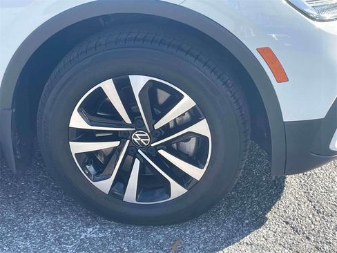 Used 2022 Volkswagen Tiguan S image 9