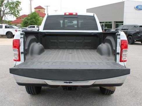 Used 2024 RAM 3500 Tradesman w/ Chrome Appearance Group AWD/4WD image 7