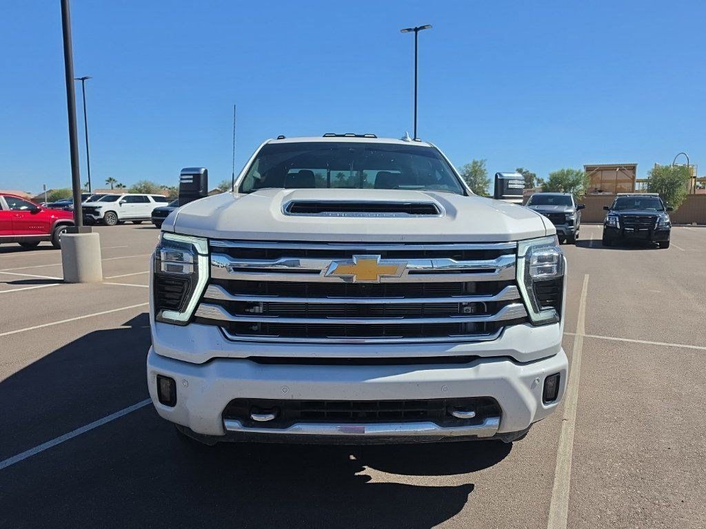 Used 2024 Chevrolet Silverado 3500 High Country w/ High Country Premium Package AWD/4WD image 2