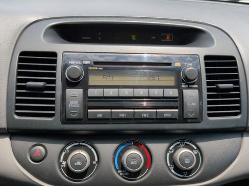 Used 2005 Toyota Camry LE FWD image 16