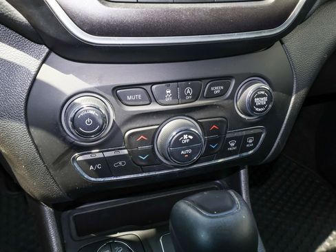 Used 2020 Jeep Cherokee Trailhawk w/ Cold Weather Group AWD/4WD image 20