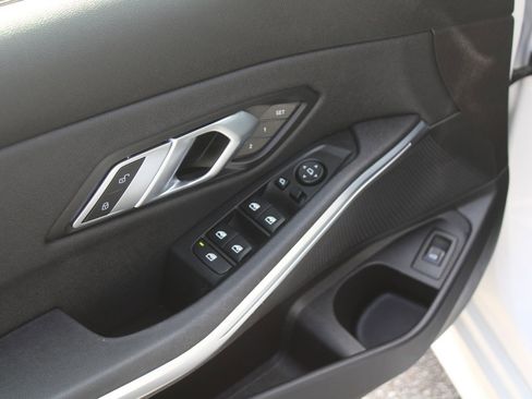 Used 2021 BMW 330i Sedan w/ Premium Package image 18