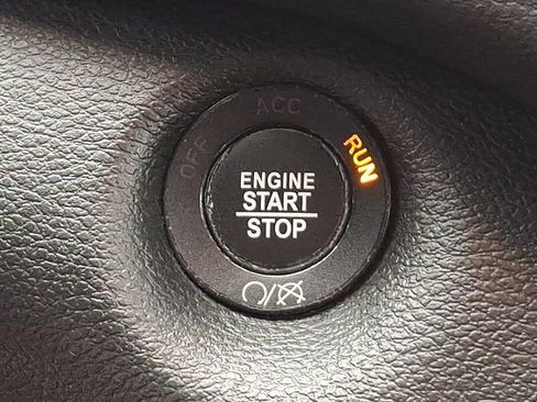 Used 2019 Jeep Cherokee Limited image 29