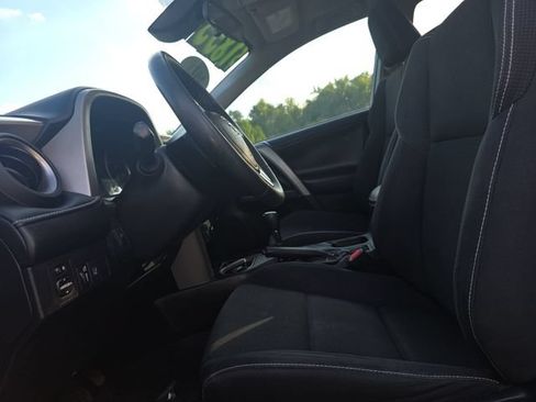 Used 2018 Toyota RAV4 XLE FWD image 16