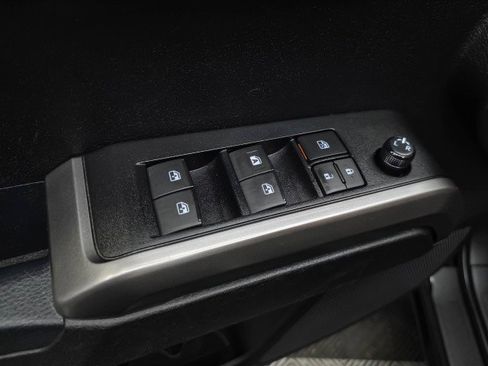Used 2021 Toyota Tacoma SR5 AWD/4WD image 30