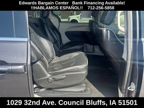 Used 2023 Chrysler Pacifica Limited FWD image 10