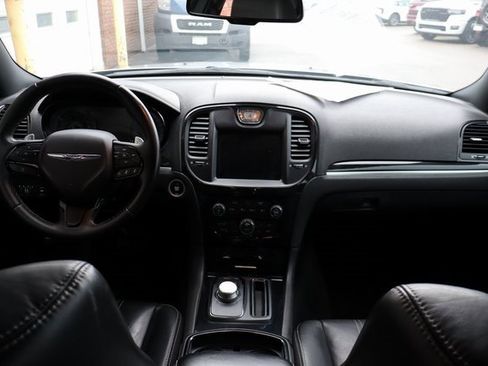 Used 2018 Chrysler 300 S w/ 300S Premium Group image 41