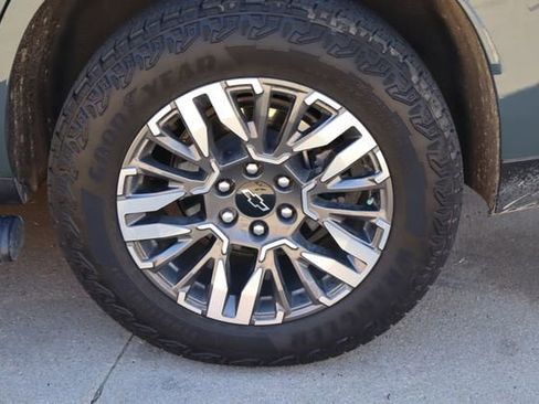 Used 2025 Chevrolet Tahoe Z71 w/ Z71 Off-Road Package AWD/4WD image 31