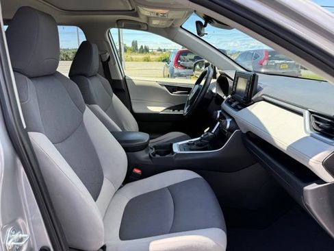 Used 2020 Toyota RAV4 XLE w/ Convenience Package AWD/4WD image 12