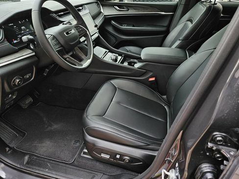 New 2026 Jeep Grand Cherokee Limited w/ Limited Altitude Package AWD/4WD image 13