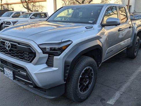 Used 2025 Toyota Tacoma TRD Off-Road image 9