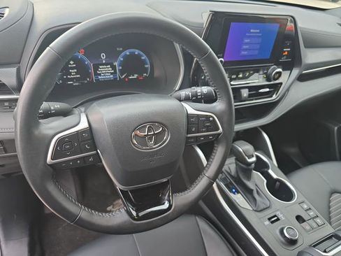 Used 2025 Toyota Highlander XSE image 17