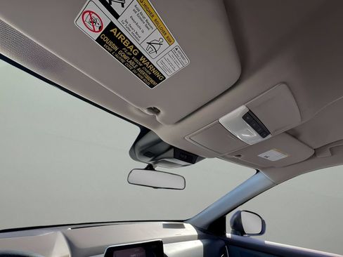 Used 2022 Nissan Rogue S FWD image 18