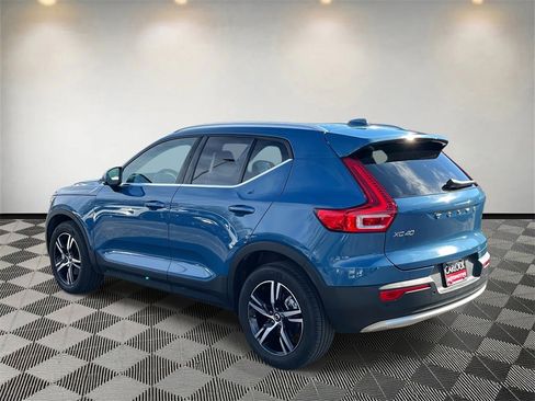 Used 2025 Volvo XC40 B5 Core w/ Climate Package image 5