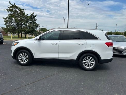 Used 2017 Kia Sorento FWD image 8